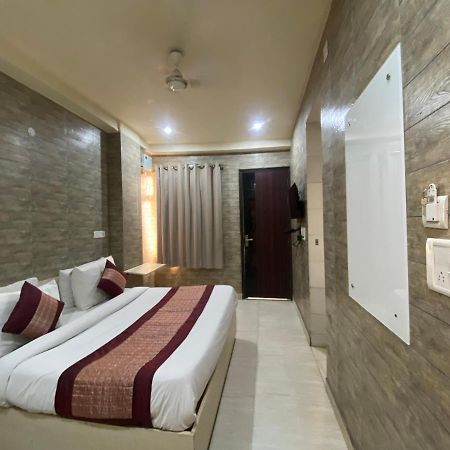 ניו דלהי Hotel Red Chilly מראה חיצוני תמונה